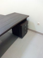 Стол офисный с тумбой