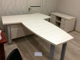 Стол для кабинета с приставкой
